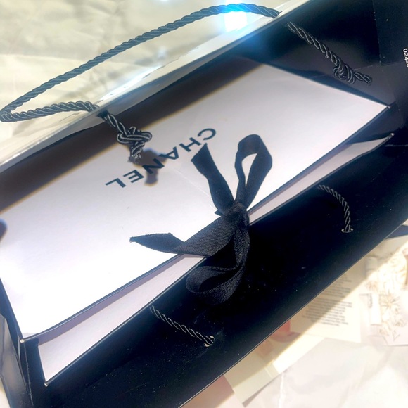 CHANEL White Gift Box & Shopping Bag Authentic. Two samples and Dior ribbon - Picture 6 of 8